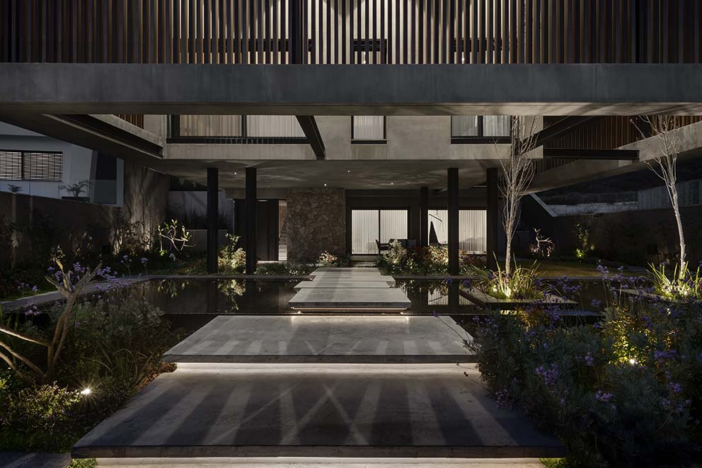 כאלמנט המרחף באוויר | PNIM.CO.IL-18