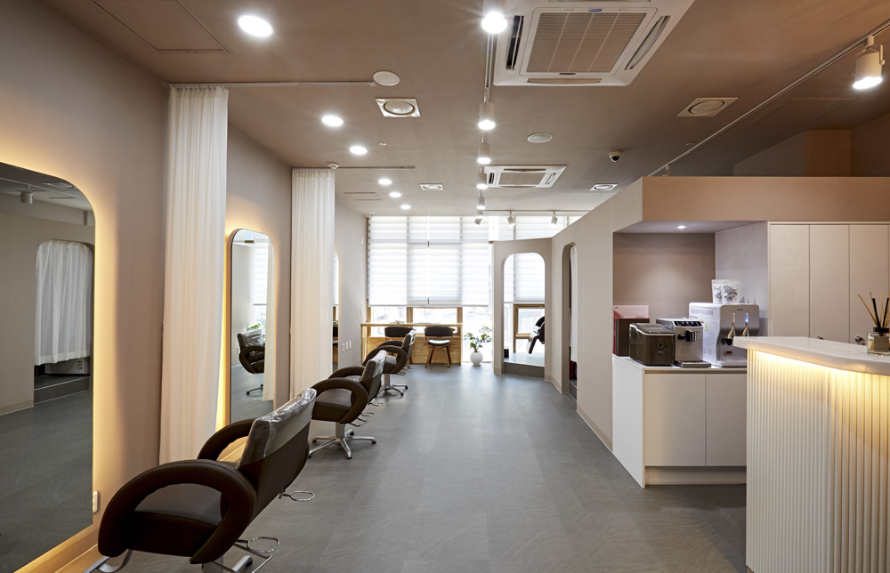 点亮空间之美 | 14 平米美容店的照明设计-3