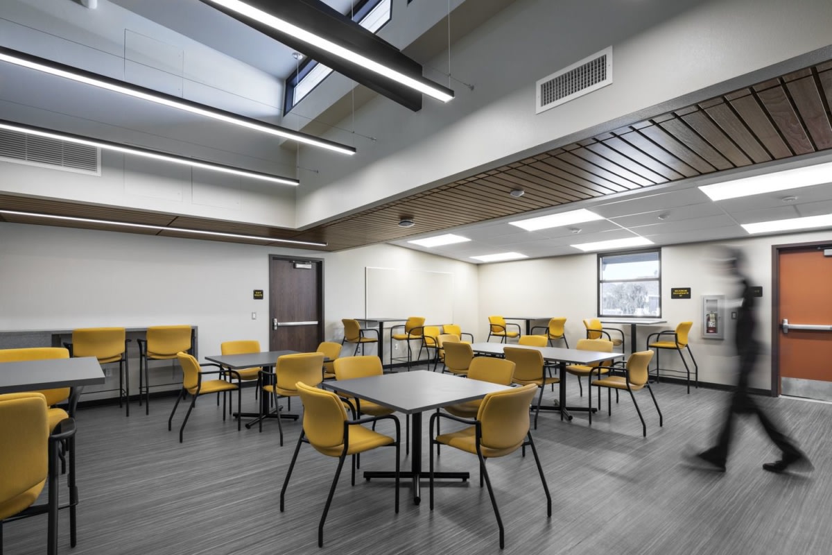 加州埃尔卡皮坦中学教学楼翻新丨HED-10