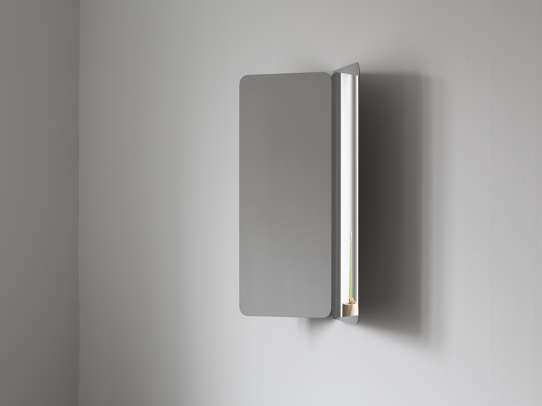 奥斯陆设计师丹尼尔·雷巴肯为Artek设计的一副极小的镜子-4