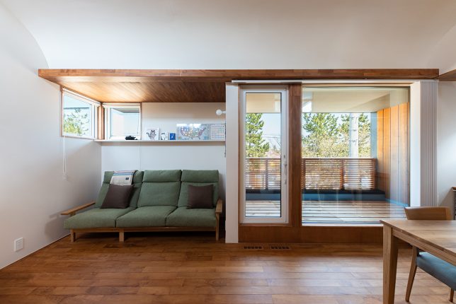 公園に向かい,浮かぶように佇むくつろぎの2階リビング丨加藤淳一級建築士事務所-12