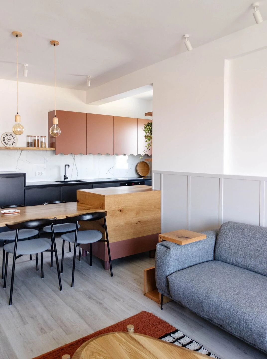 逃离现实的黑色厨房·Rozë 公寓丨普里什蒂纳-18