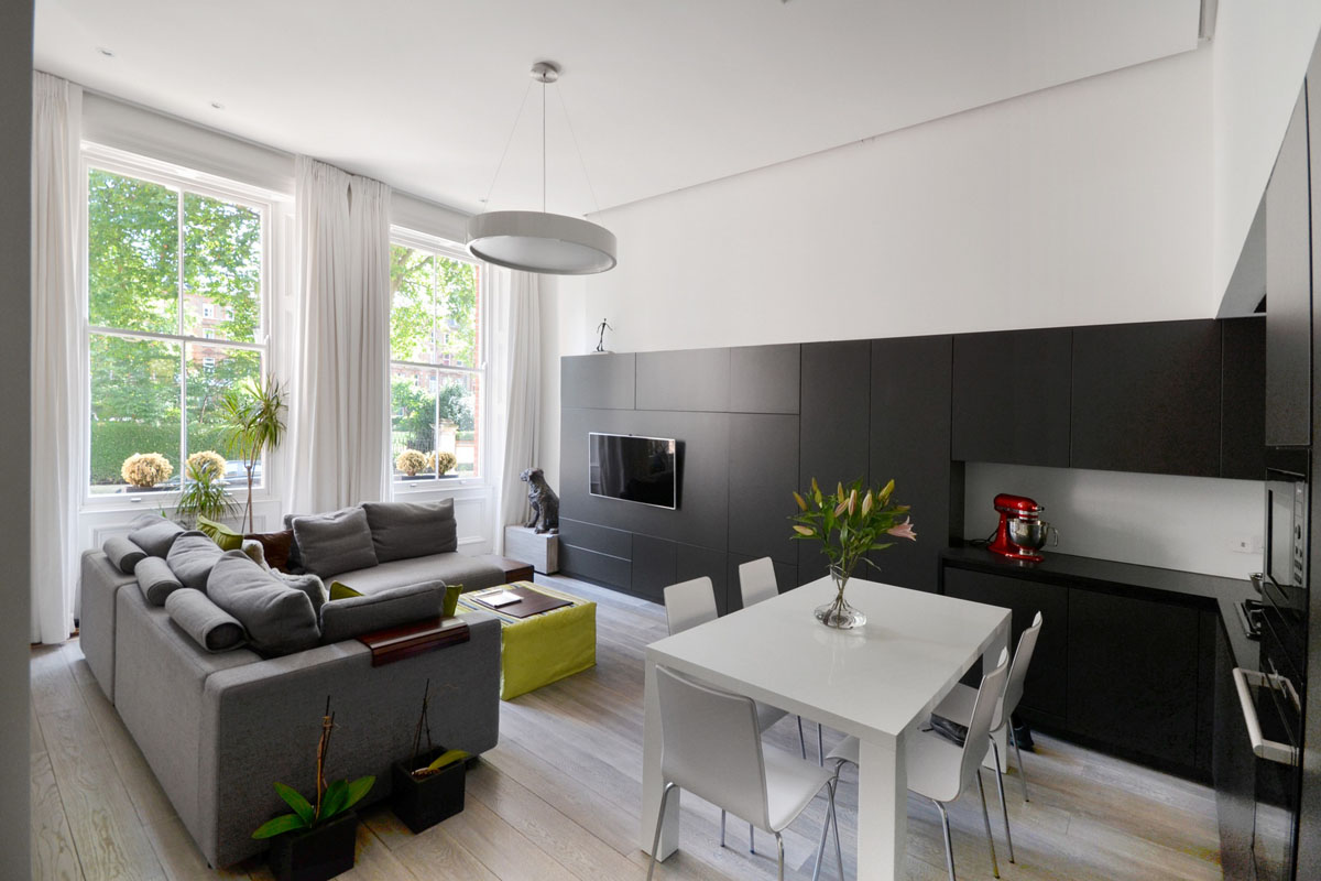 带厨房与卧室创新玻璃窗的小公寓丨英国伦敦-9