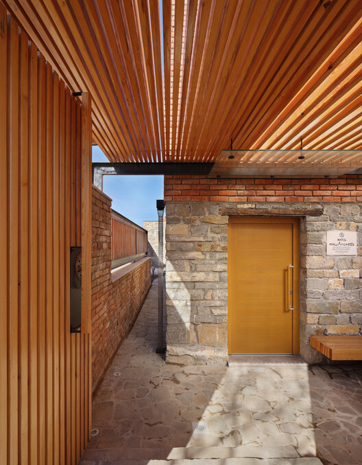 回归传统的 Bosnian 之家 | Hiža Mišljenova House-23