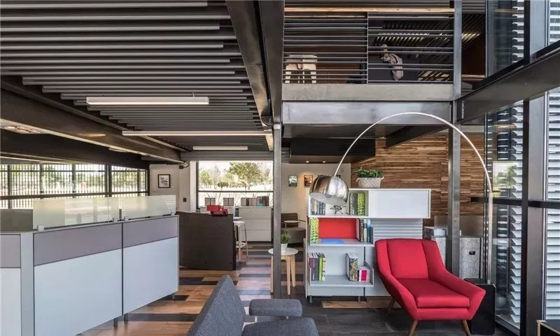 加拿大集装箱创新现代风办公楼-1