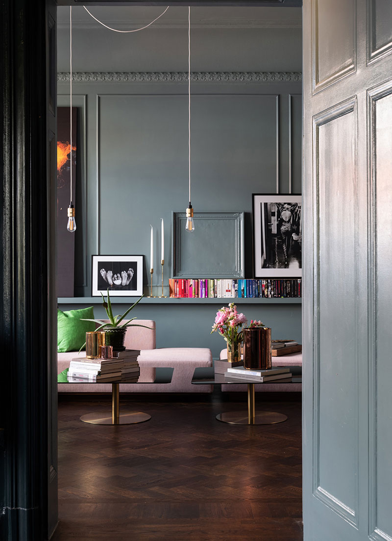 带有缤纷时尚细节的暗色调公寓-11