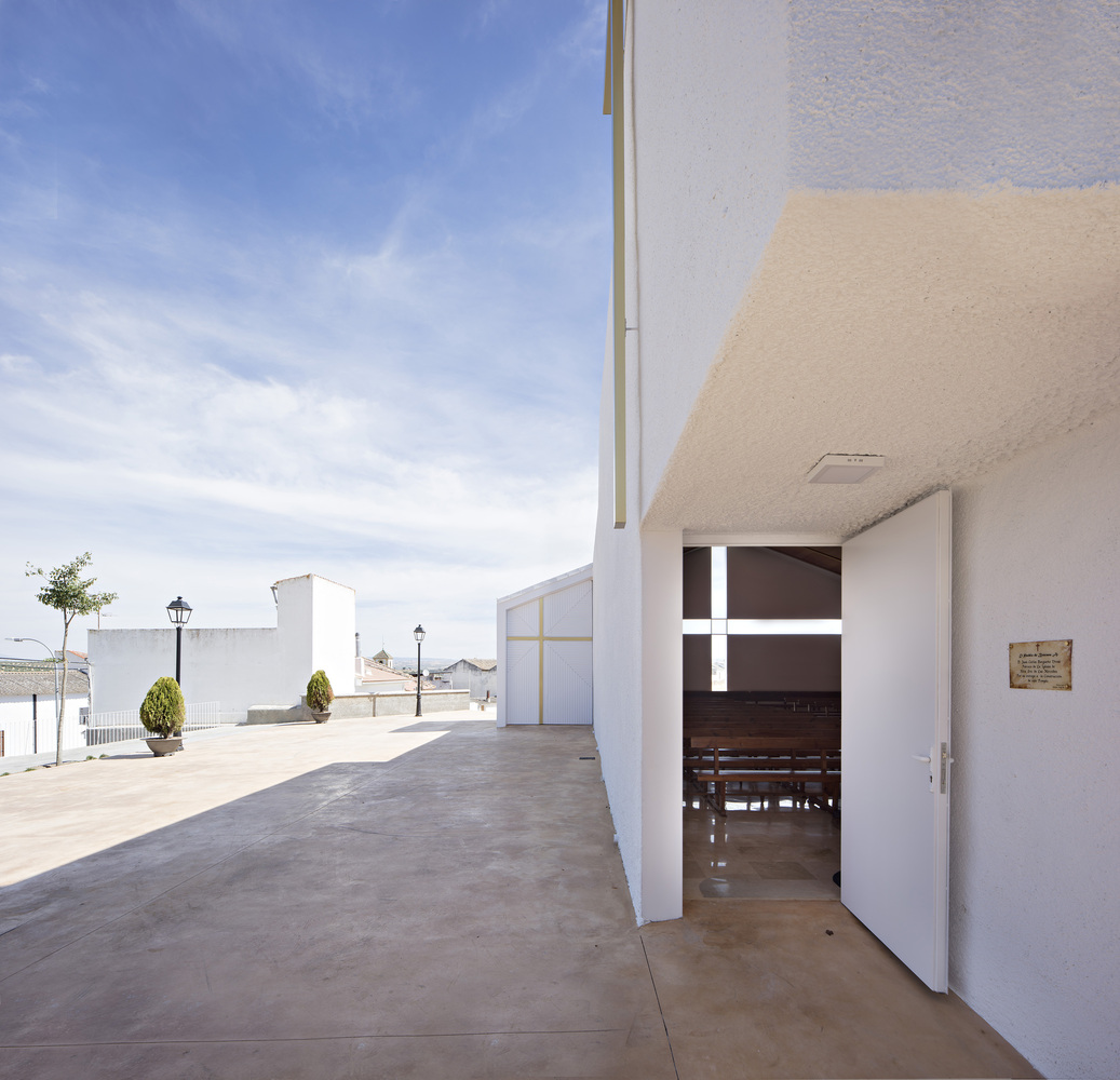 经济实用,融入历史与宗教的乡村教堂设计-33