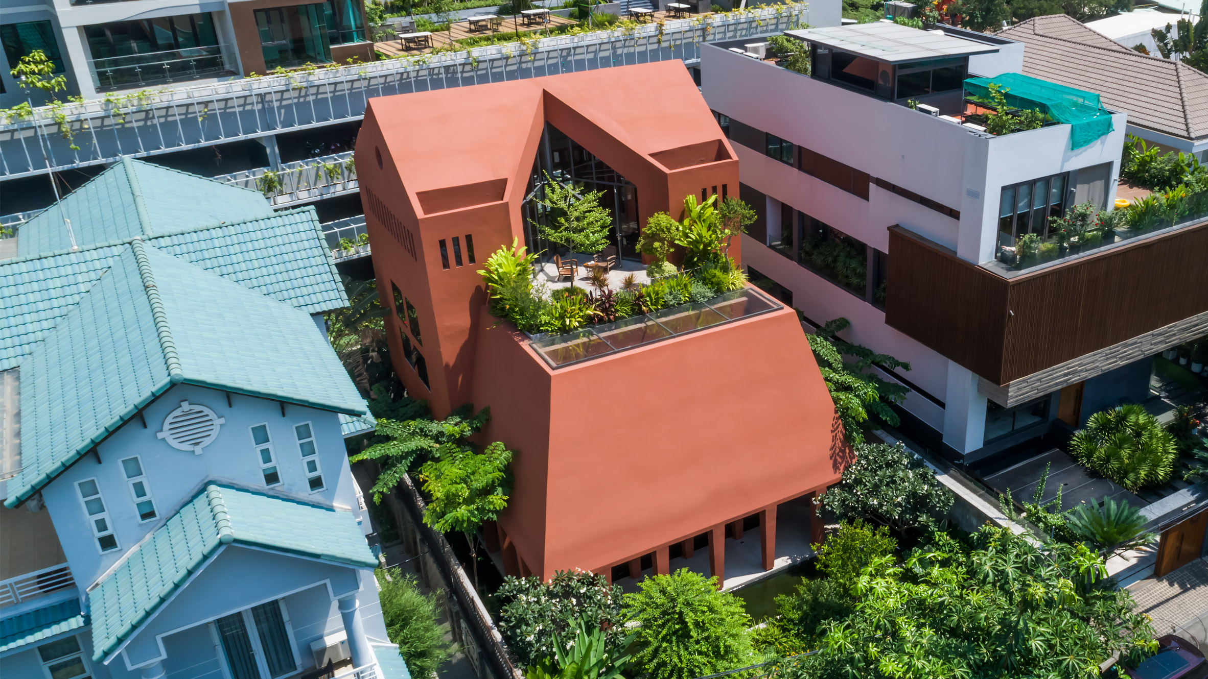 越南 Red Cave 健身瑜伽私宅，几何元素与传统建筑融合-0