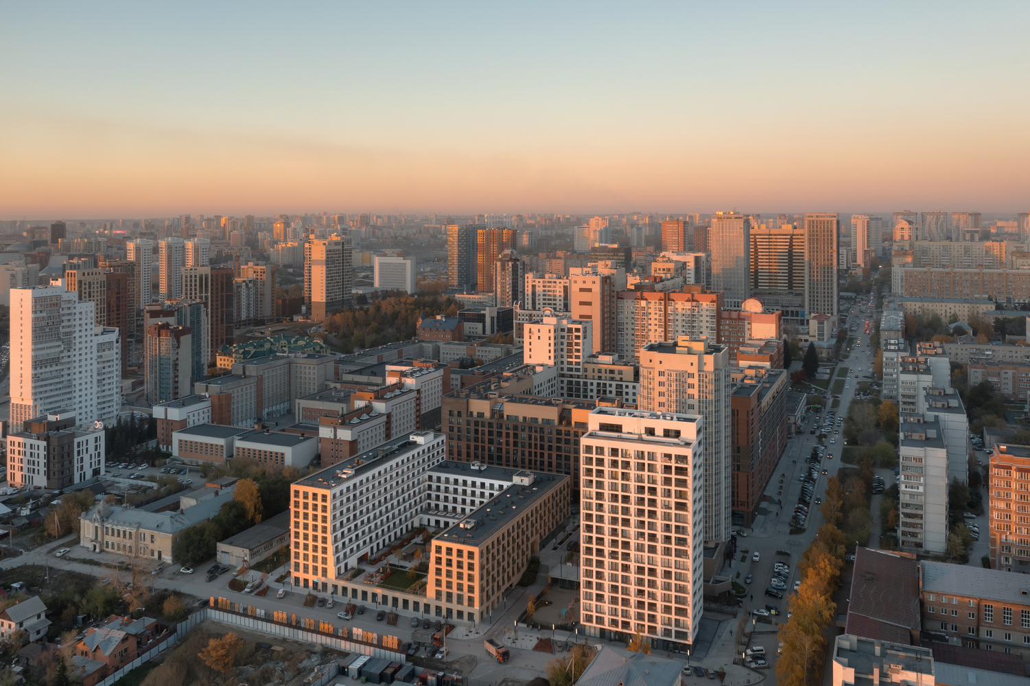 俄罗斯 Novosibirsk 城市塔楼与城市住宅设计丨Brusnika,DROM-23