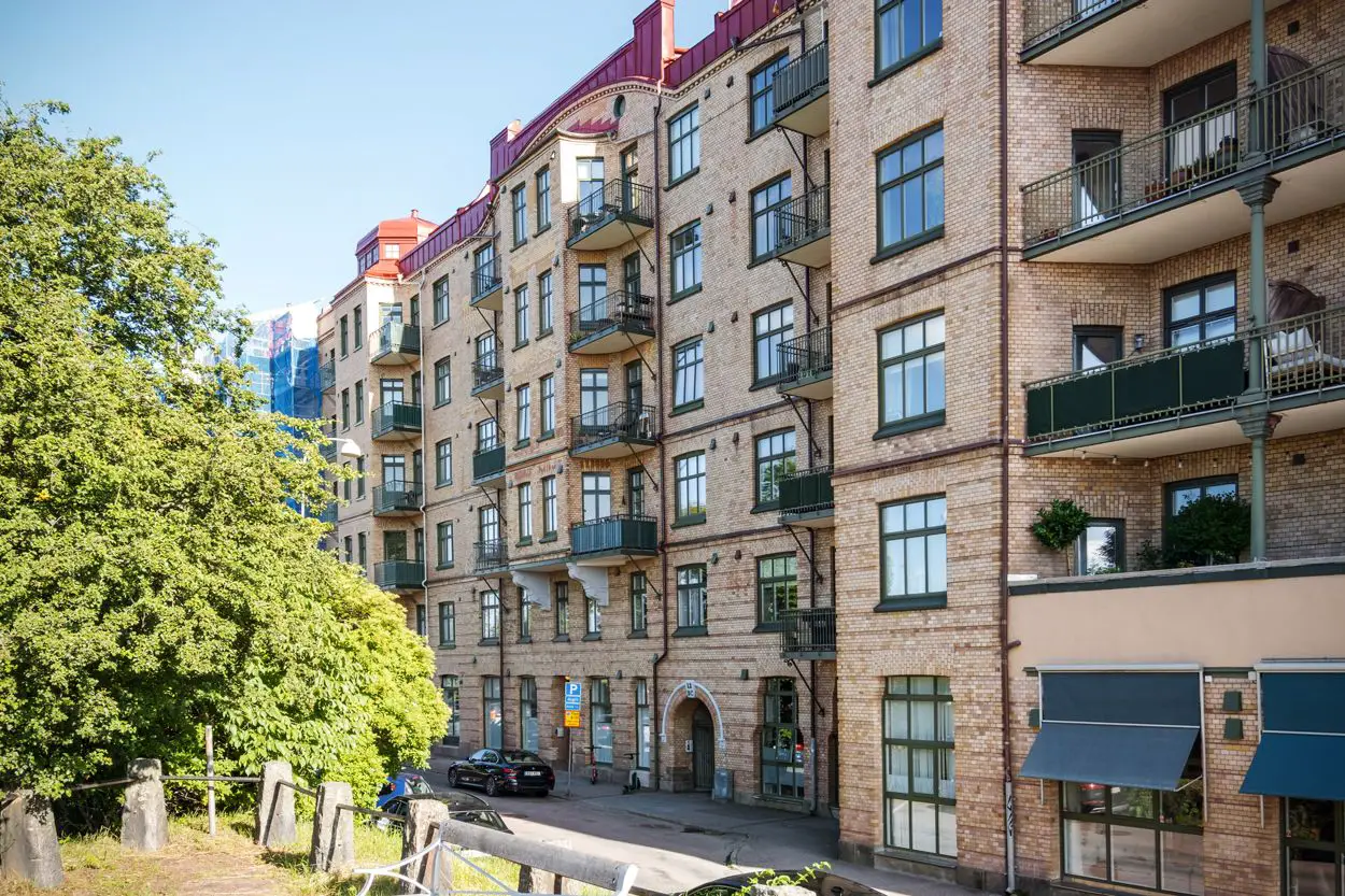 32 平米瑞典风格公寓，高空间利用，复古砖墙为亮点-13