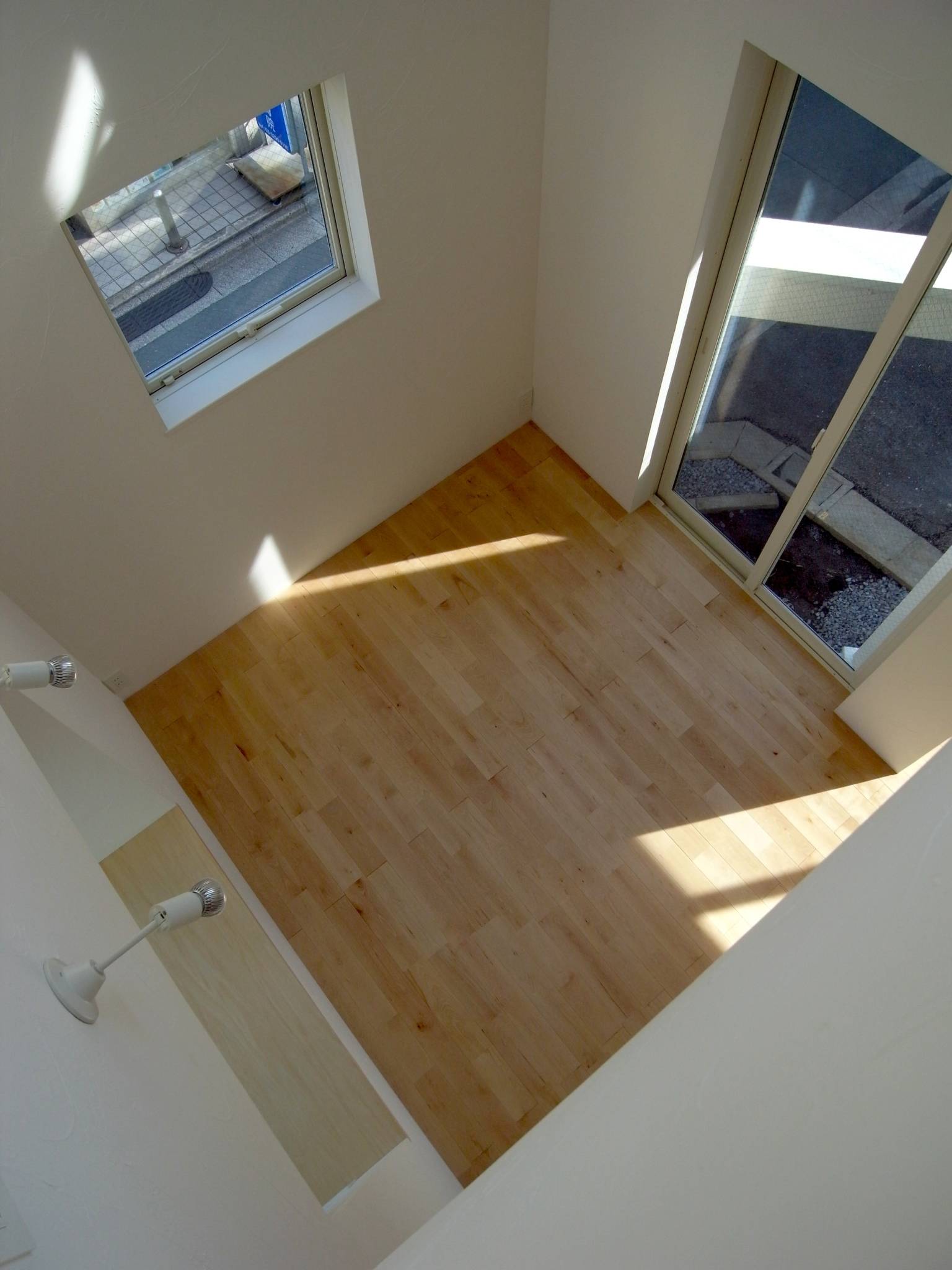 东京简约两户住宅 | 室内设计融入自然光与隐私保护-19