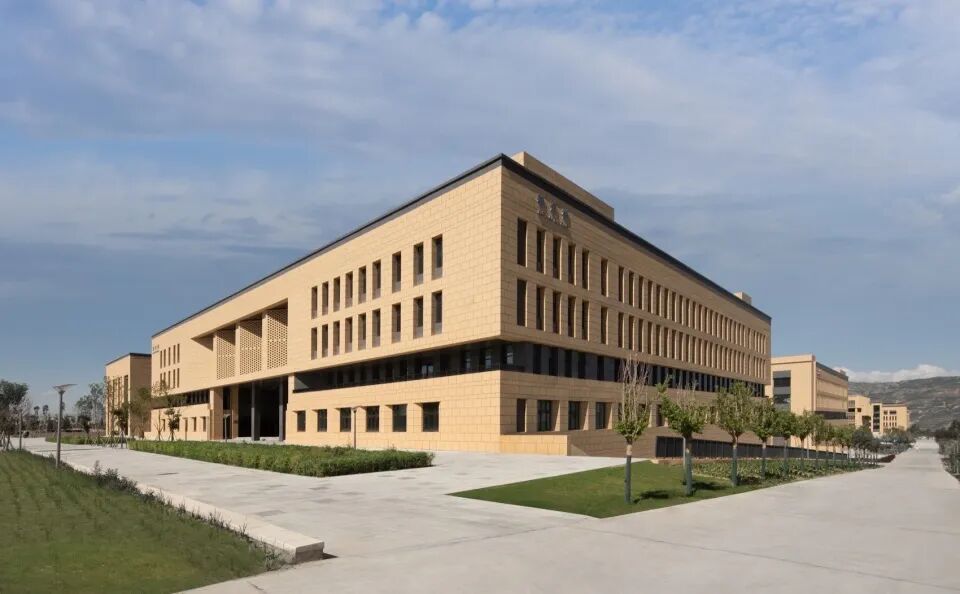 大学校园规划建筑设计：西宁 · 青海理工学院丨中国西宁丨清华大学建筑设计研究院有限公司（THAD）-33