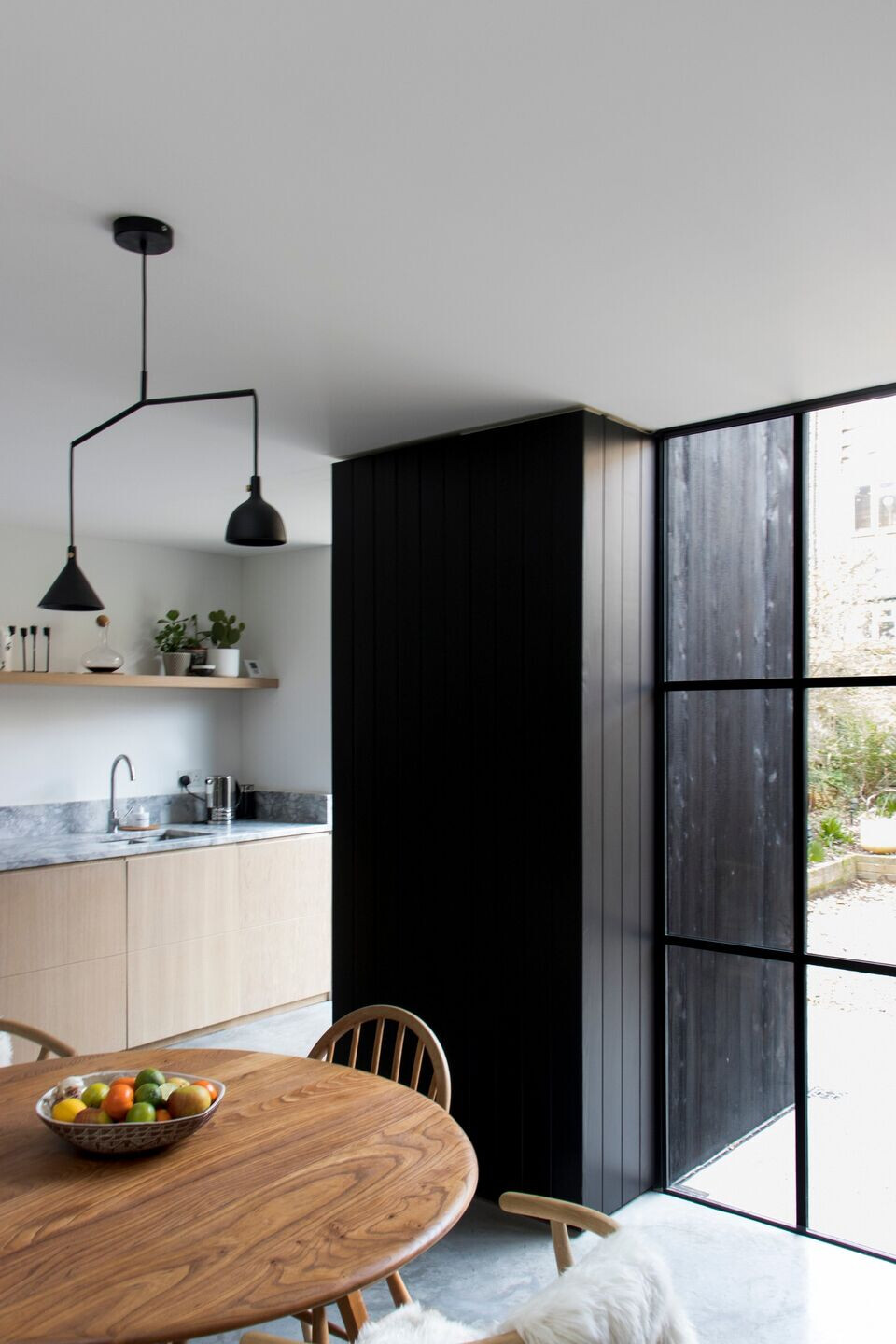 伦敦 Stoke Newington 区的焦黑木质空间丨英国伦敦丨William Tozer Associates-5