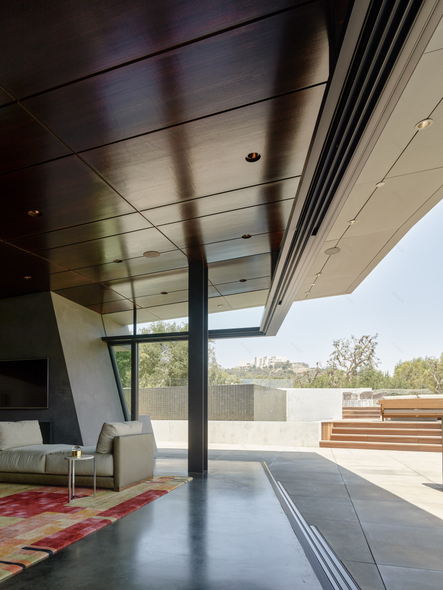 Eric Rosen embeds asymmetrical house into Los Angeles hillside-8