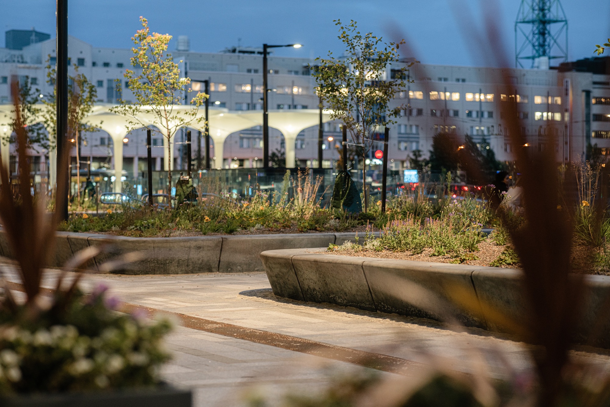 芬兰赫尔辛基 Tripla 购物中心绿色景观设计-0