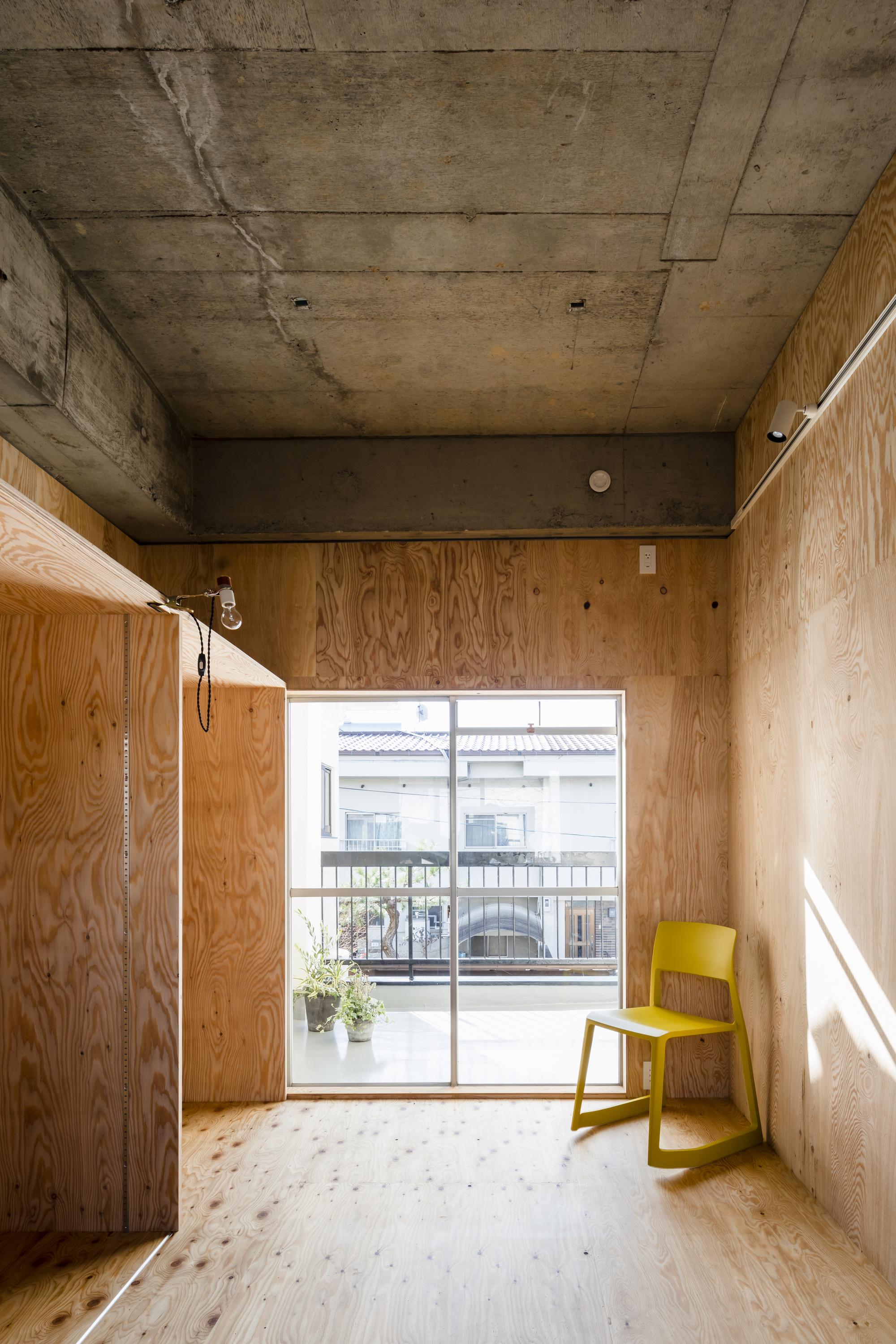 House in Oyamazaki / Shimpei Oda Architect's Office + Atelier Loowe-24