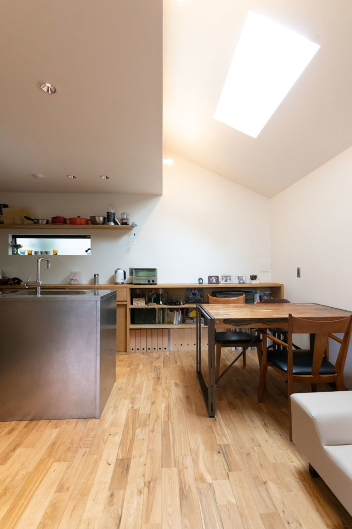 公園の前の狭小住宅内と外を緩やかにつなぐインナーバルコニーのある家 | Architecture | 100%LiFE-3