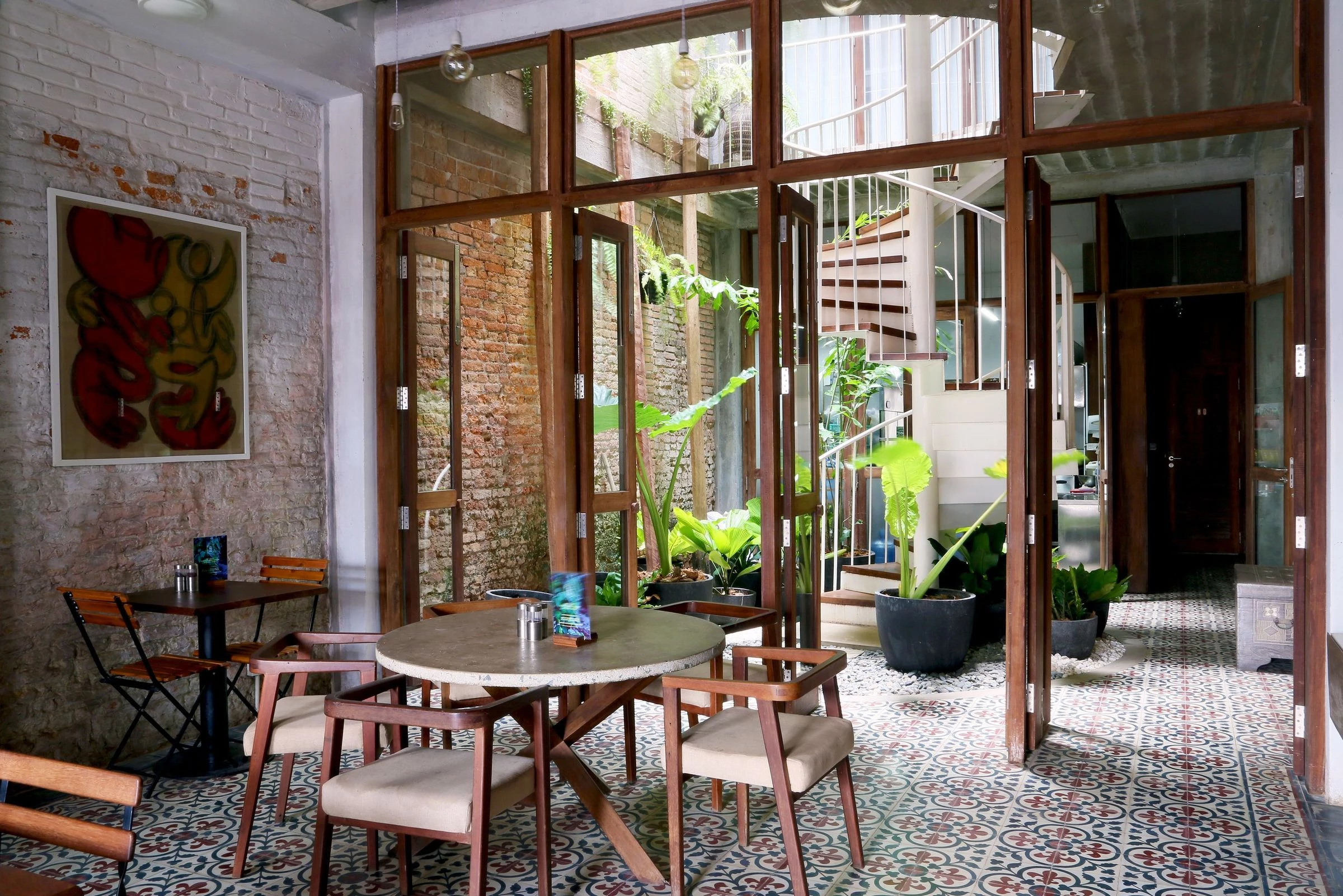 融合传统与当代的柬埔寨 Kampot 老店屋改造-23