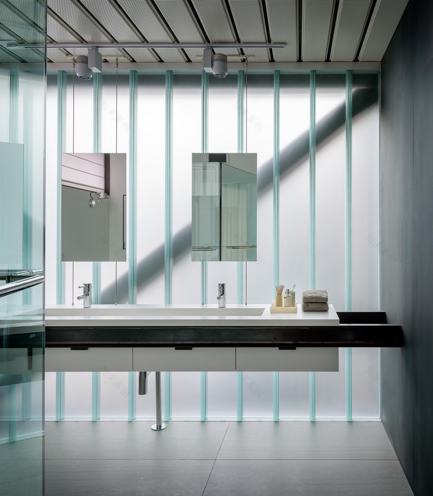 Contemporary Industrial House Features an Expressive Interior of Raw Steel-16