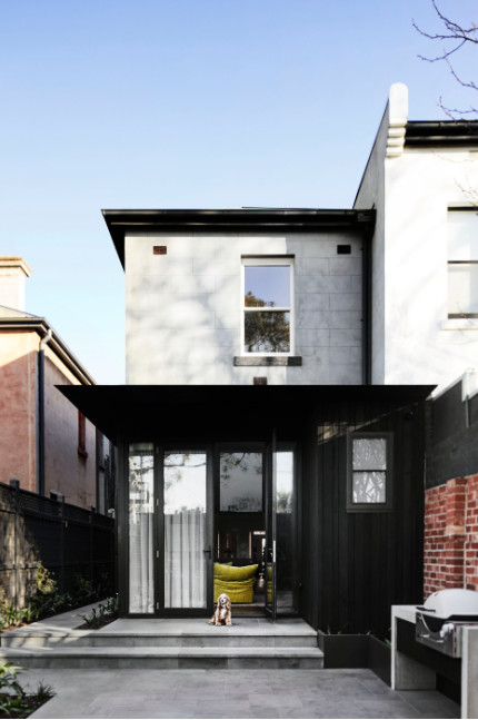 金色的;金黄色的;金的;金制的-124