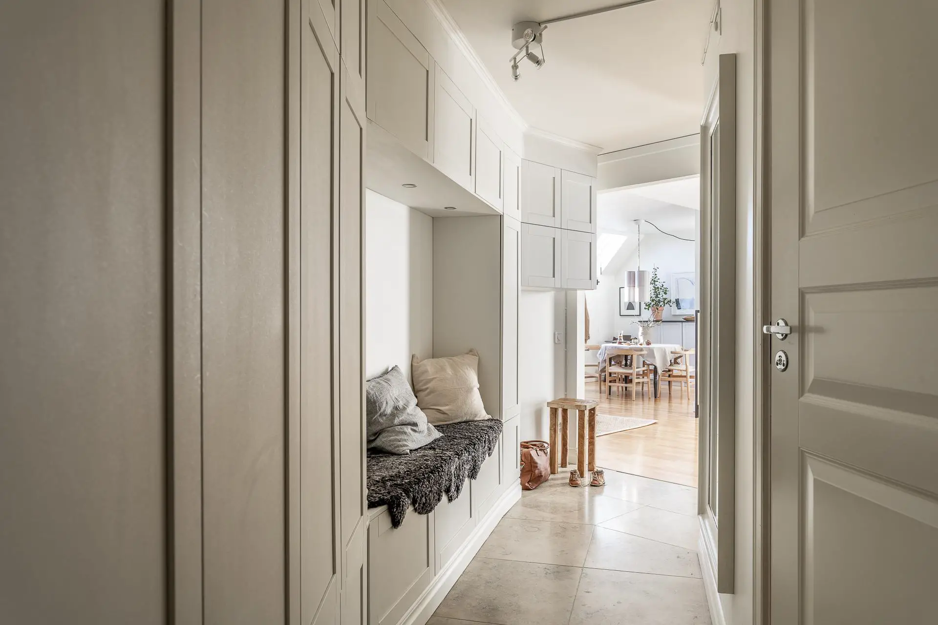 瑞典 1890 年老宅，75m2 明亮公寓的巧妙优化-23