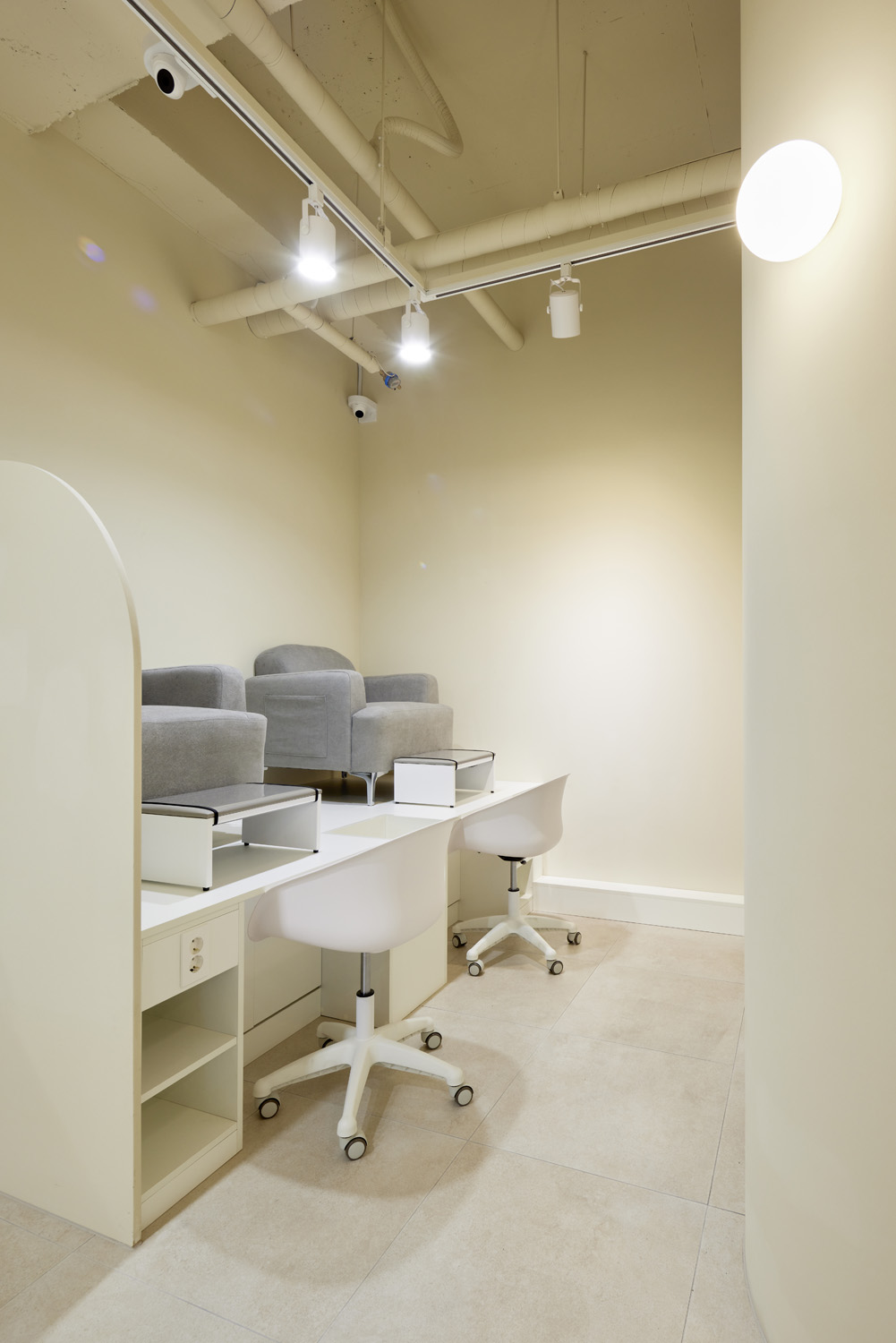 高级舒适的 24 小时美妆与美容沙龙设计-18