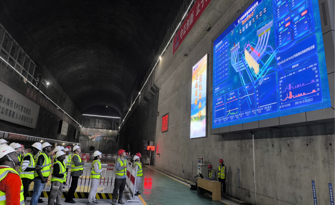 获国际大坝委员会主席点赞！11国坝工领域专家考察卡拉水电站智能建设-8