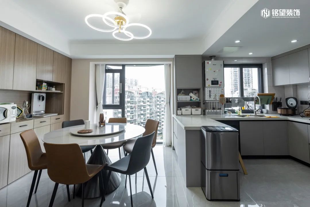 明发滨江新城 · 现代简约的无边界空间丨铭望装饰-24