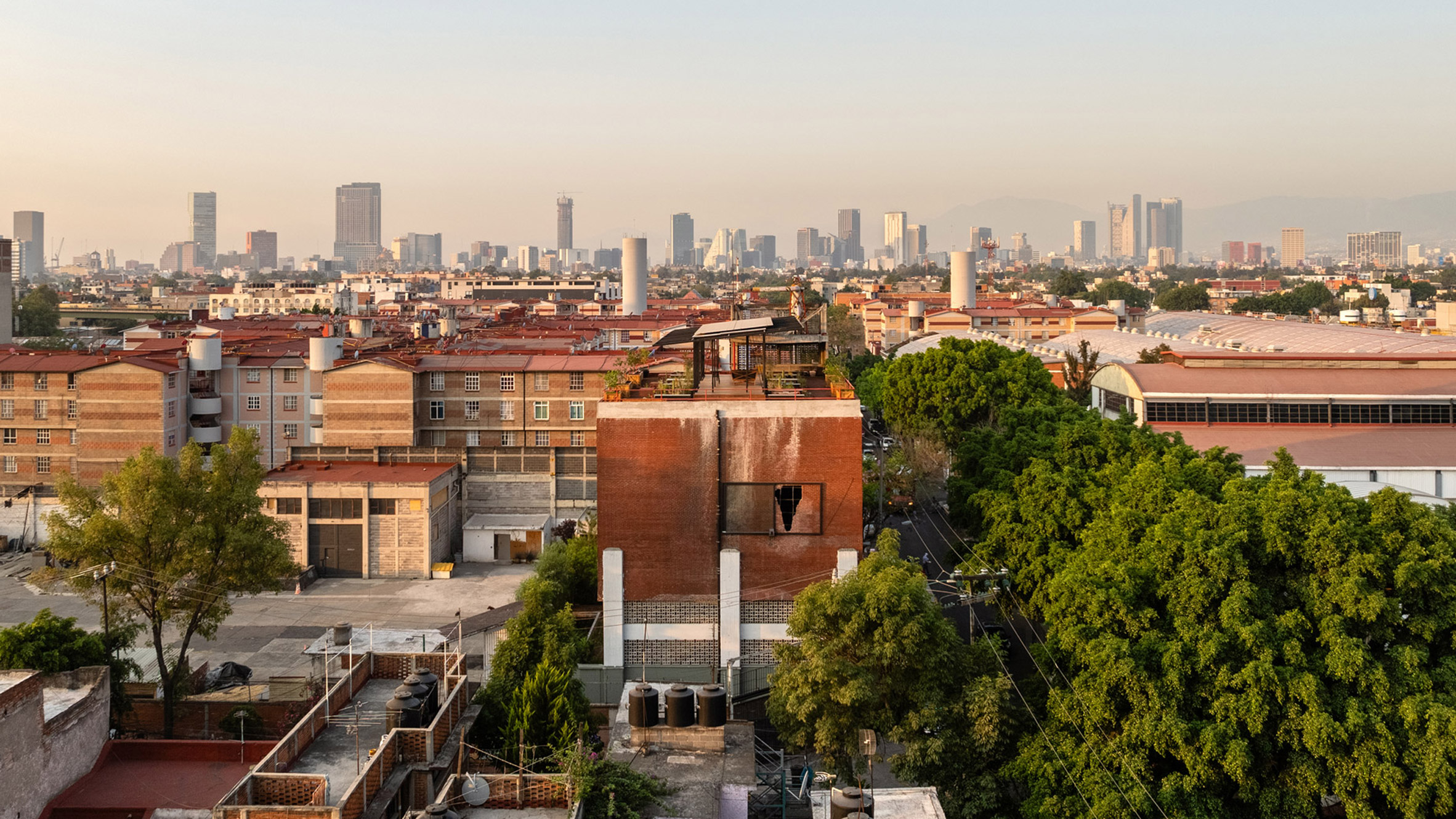 墨西哥Ice Factory建筑改造为工作室项目丨墨西哥墨西哥城丨JSa  Aisha Ballesteros等-0