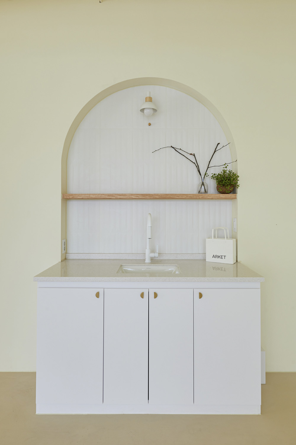 30 平米极简工作室，白色调的优雅魅力-12