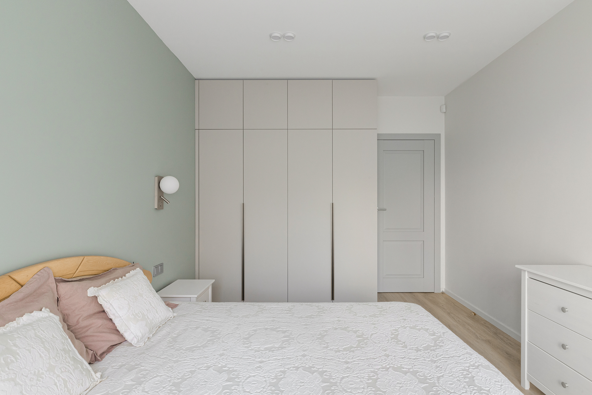 An Interior That Breathes: A Coastal Refuge in Palanga-34