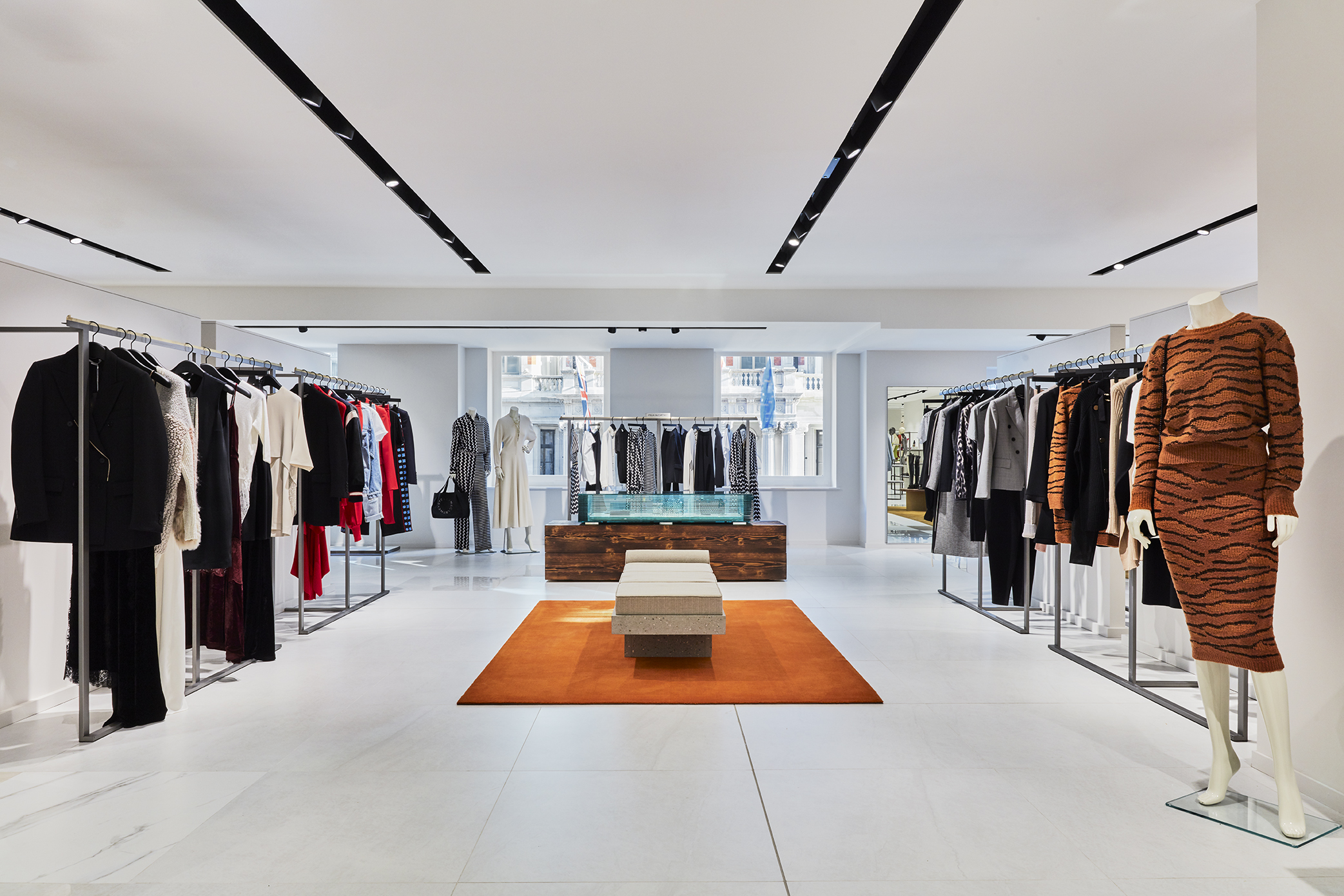 伦敦 Harvey Nichols 国际女性时装楼层新概念-14