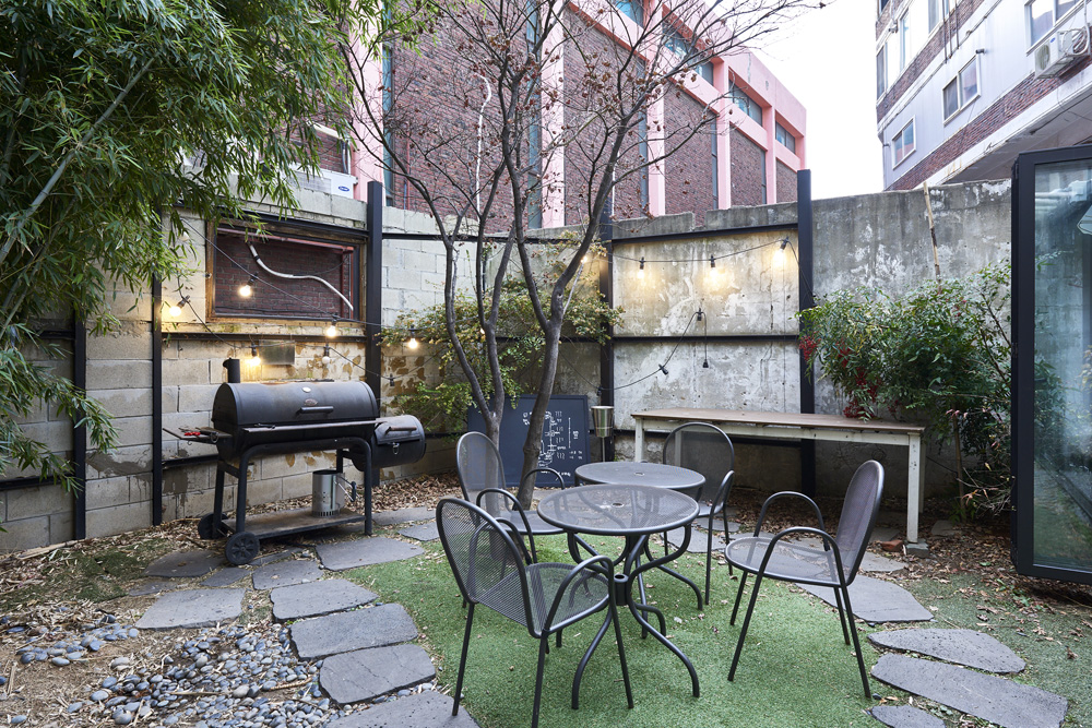 18 坪黑白时尚咖啡厅 | 极简设计的魅力-6