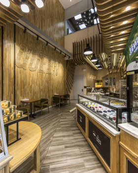 皇后西斯汀 | 绿色主题烘焙店的空间艺术