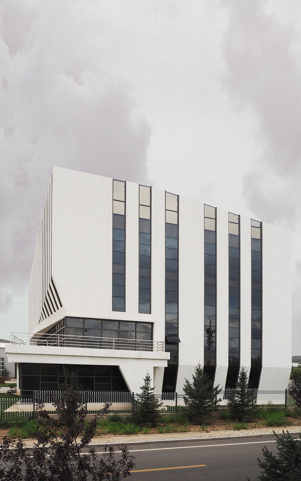 切片层岩，内蒙古林西至尊全集制造有限公司办公楼 / 大连松岩设计-54