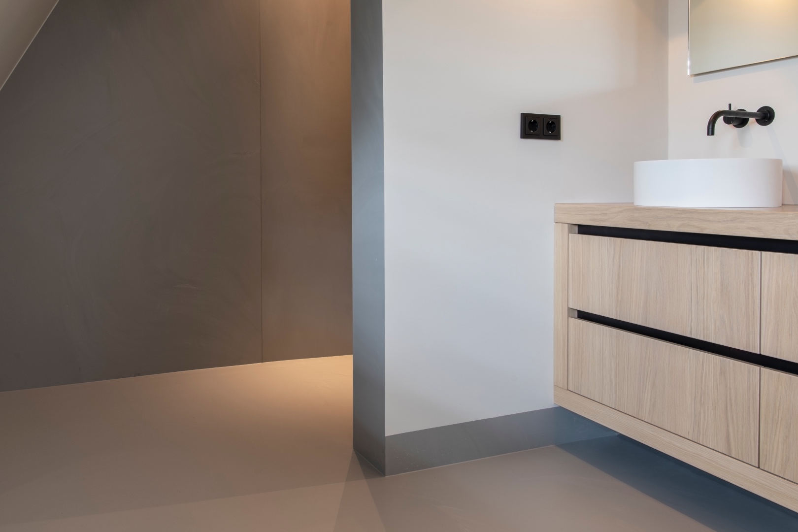 Vloer- en wandafwerking in Gooische villa-4