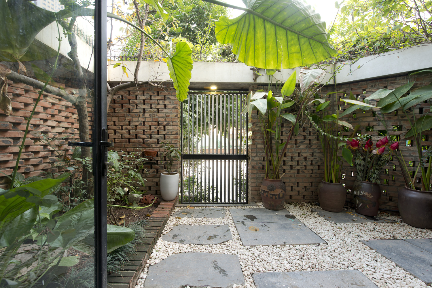 越南“香屋”绿意盎然，钢架遮阳生机勃勃-34