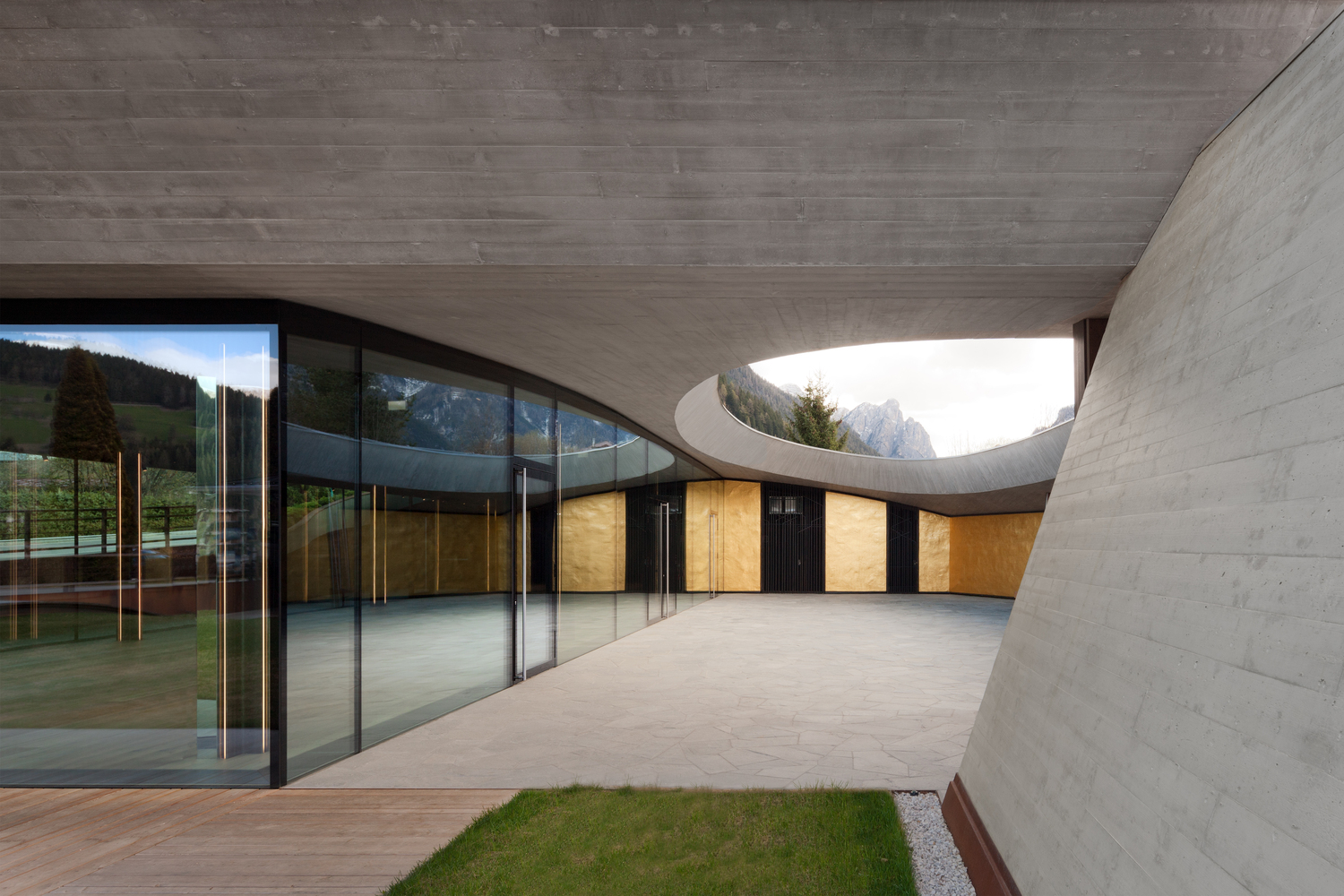 弗朗茨·克拉勒品牌南蒂罗尔地区奢侈品购物建筑设计-56