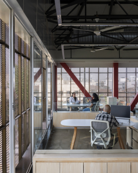 印度 HOVER SPACE · 巧妙融入历史校园的现代延伸丨Thirdspace Architecture Studio