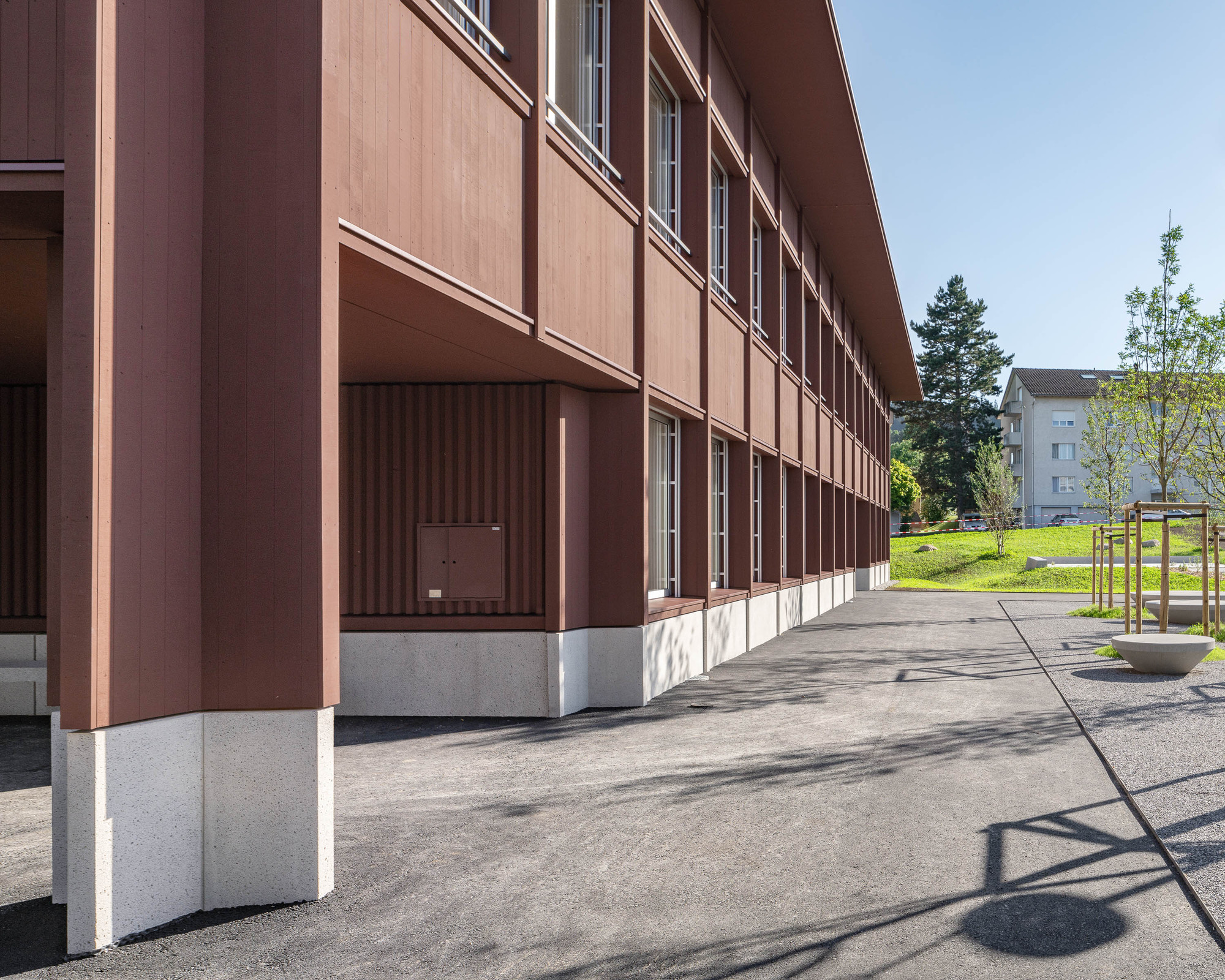 瑞士 Bazenheid 小学教育建筑，灵活教学空间与自然主题户外设施-22