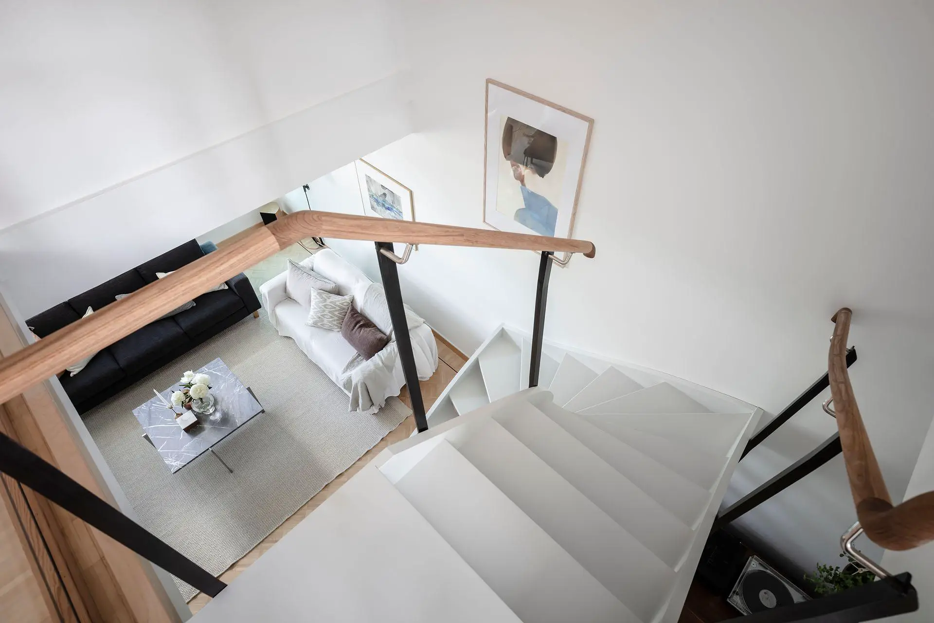 瑞典木质玻璃阁楼卧室设计-7