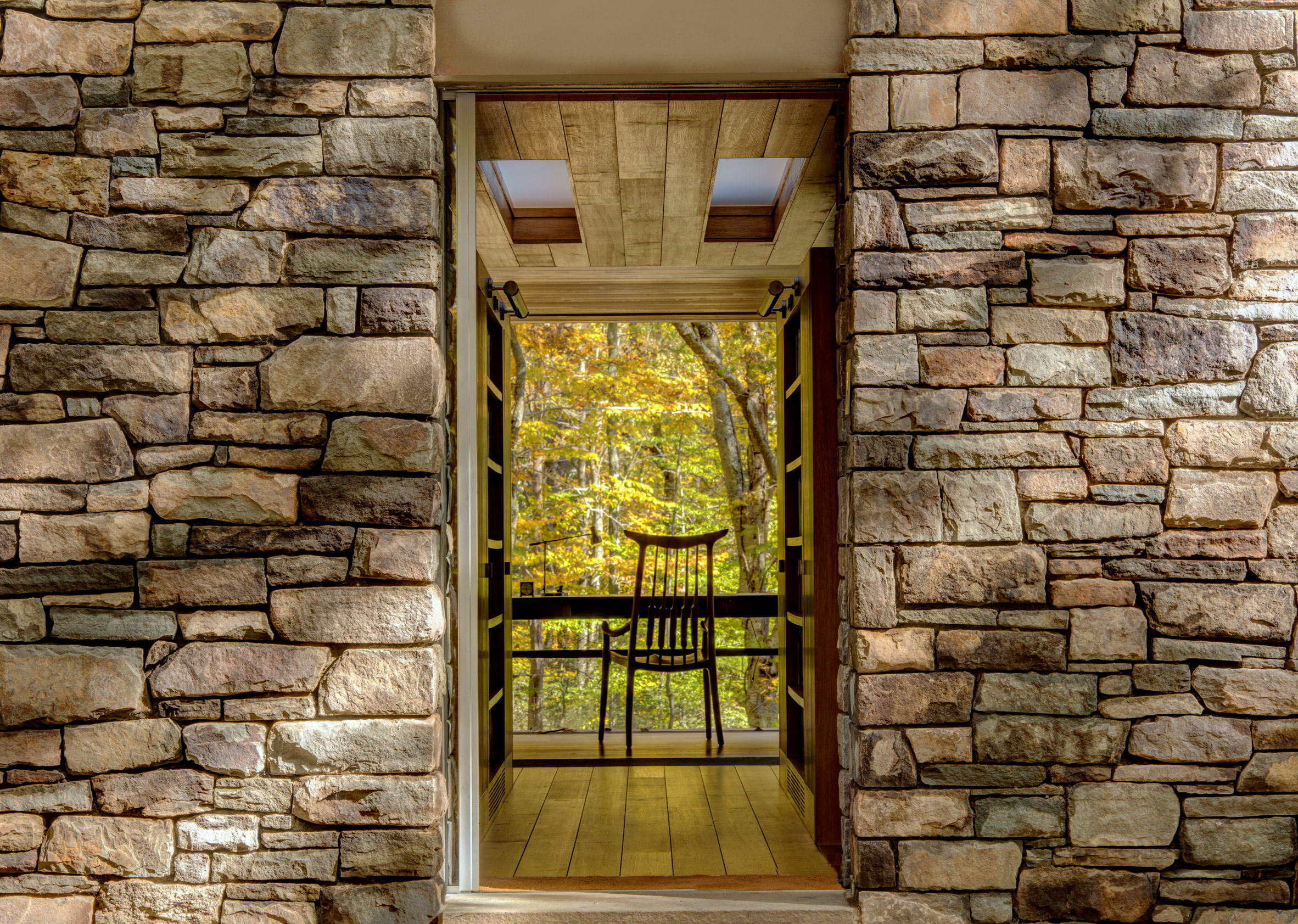 森林中的诗意空间 | Eric J Smith 为诗人打造的嵌入式写作工作室-9