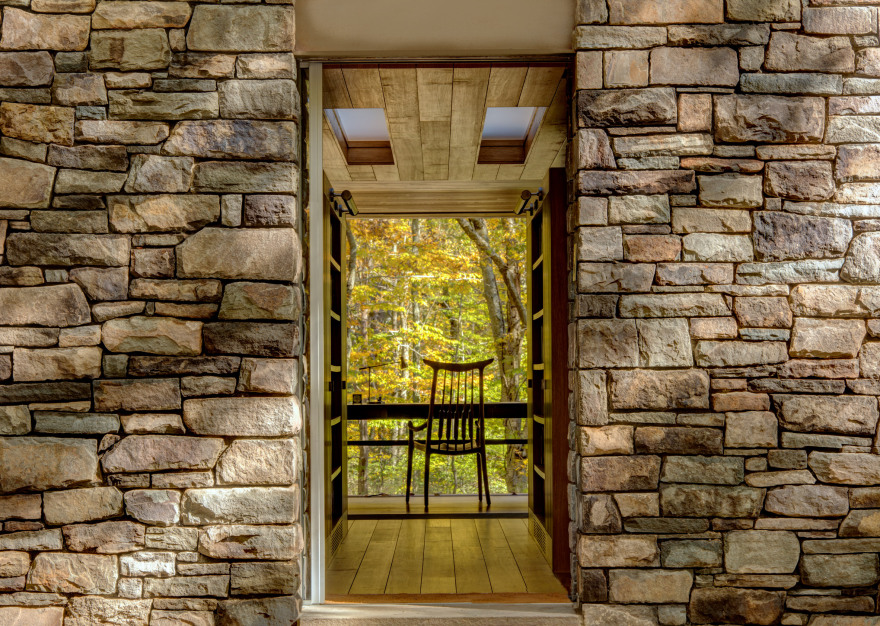 森林中的诗意空间 | Eric J Smith 为诗人打造的嵌入式写作工作室-9