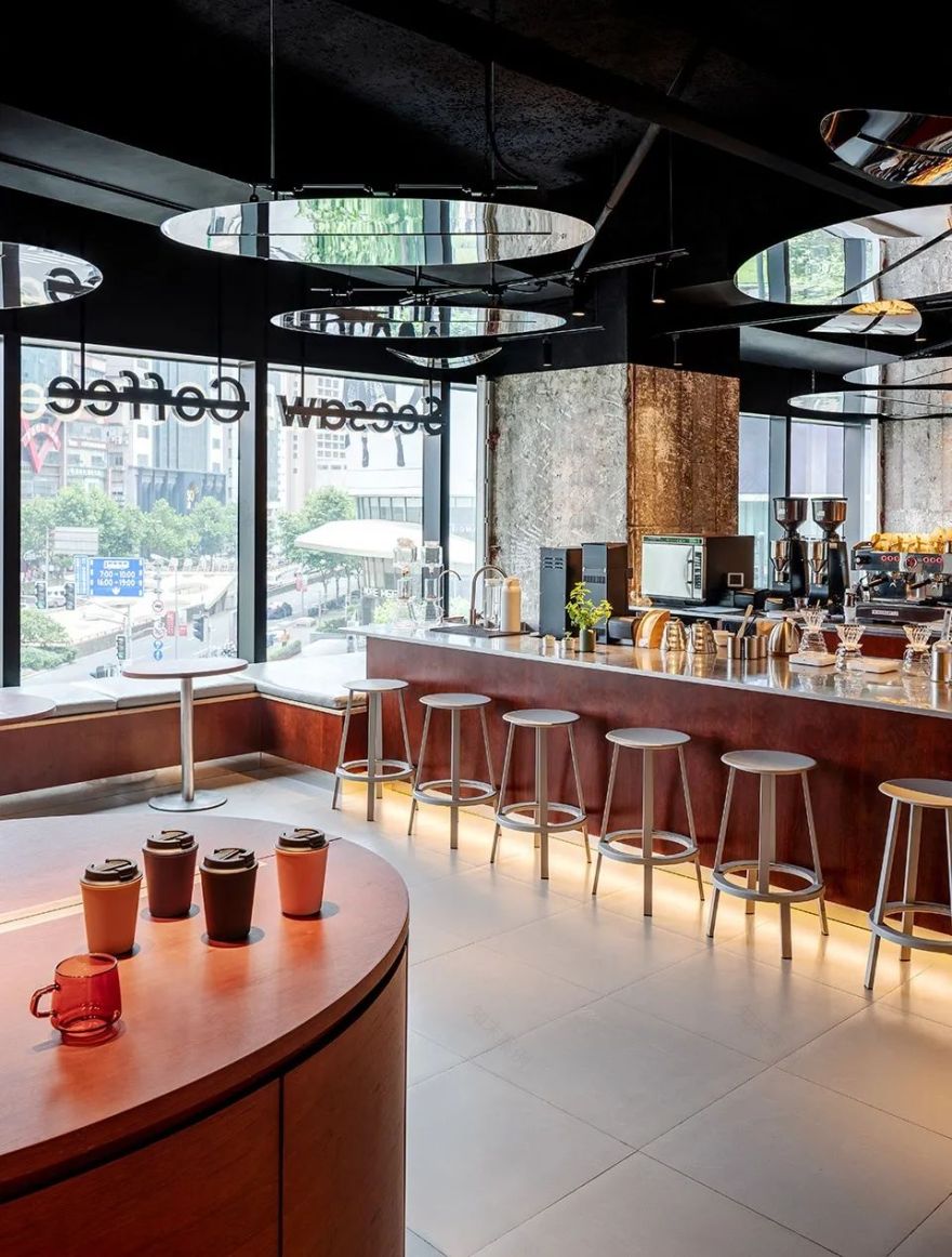 上海 SEESAW COFFEE 店 | 户外舒适感与咖啡豆镜子的创意设计-16