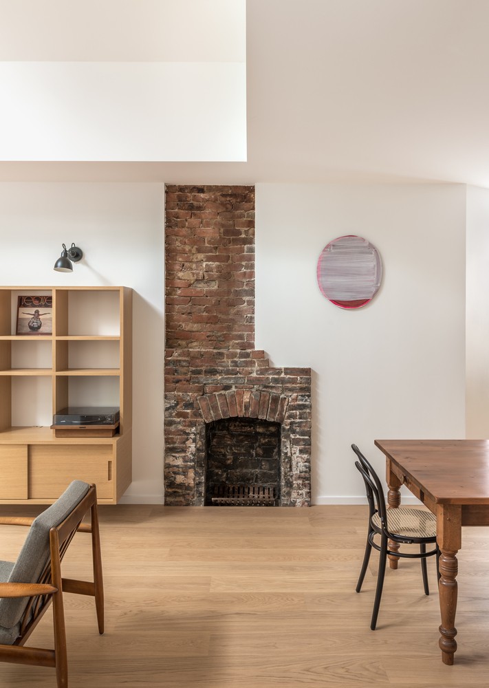 温哥华 Yew House 传统住宅翻新，现代阁楼风格融合复古元素-6