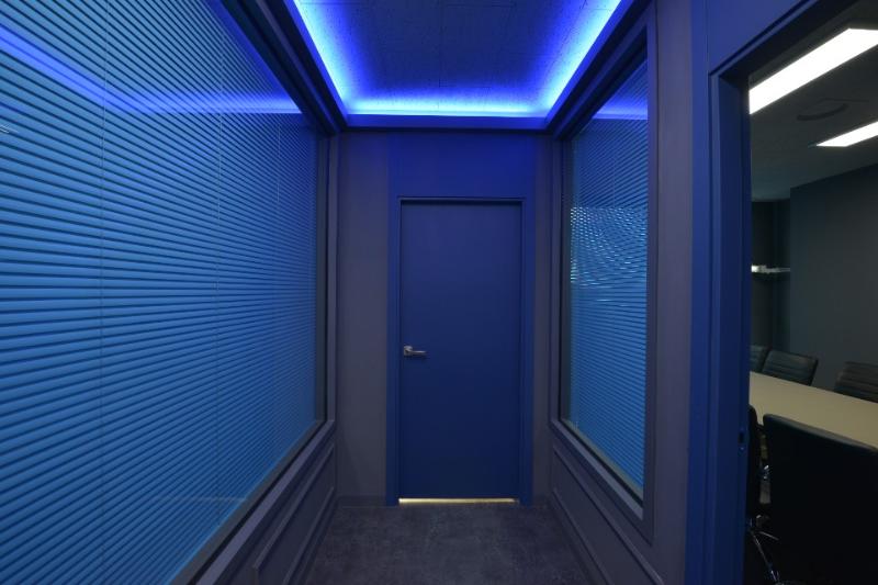 简约办公空间，照明设计提升氛围-8