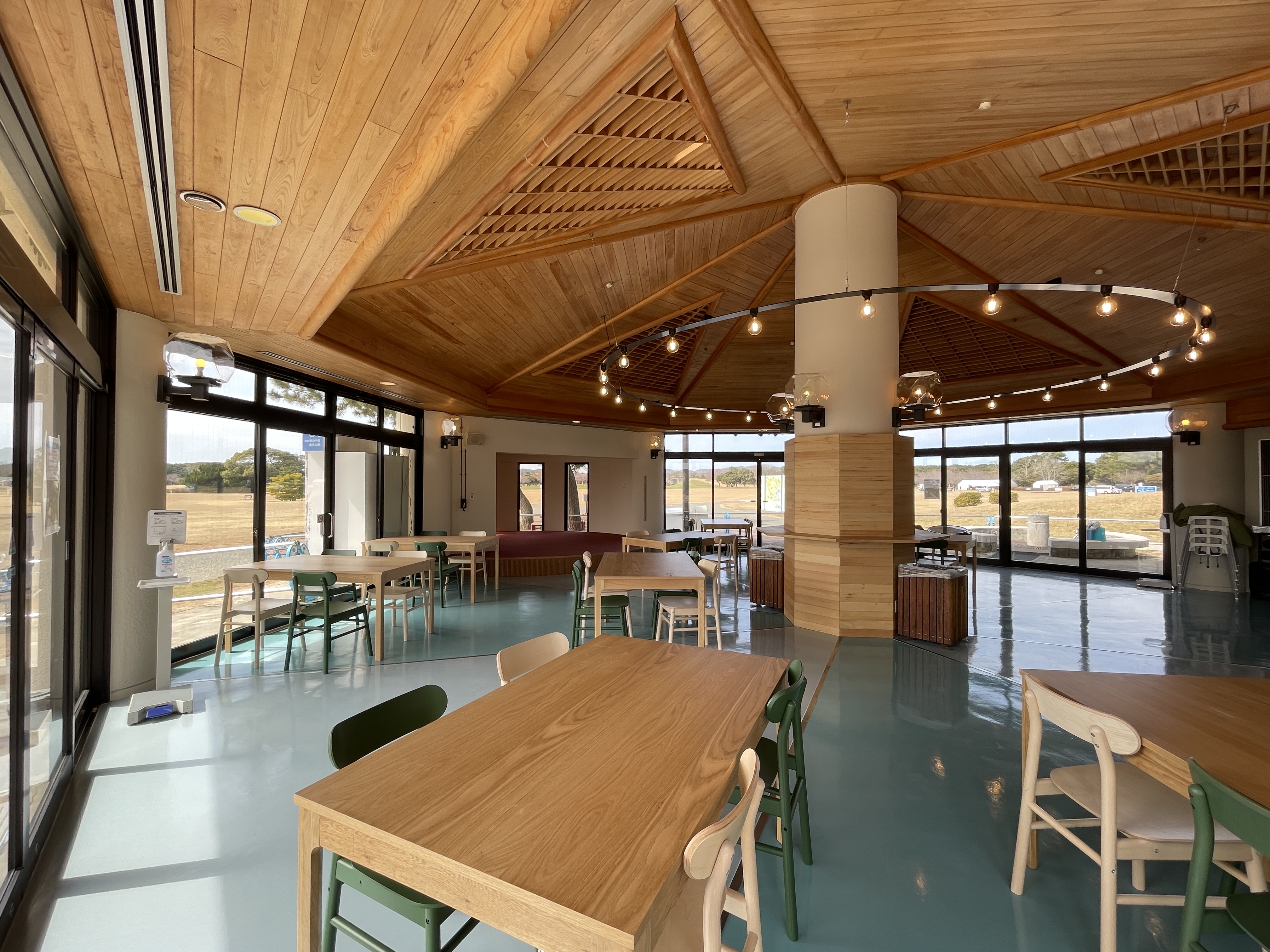 萌萌游戏咖啡馆（注：MOGMOG若为特定品牌名可按音译萌萌，若有更准确背景信息可按需调整） 丨日本福冈丨石井大吾デザイン室一級建築士事務所-24