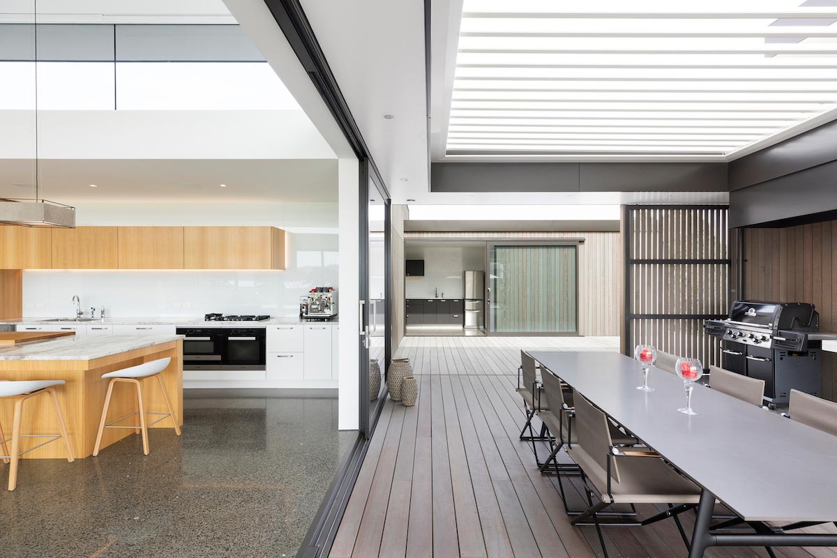 Lakes Edge light, airy holiday home by ChowHill Architects   CAANdesign  Architecture and home design blog-10