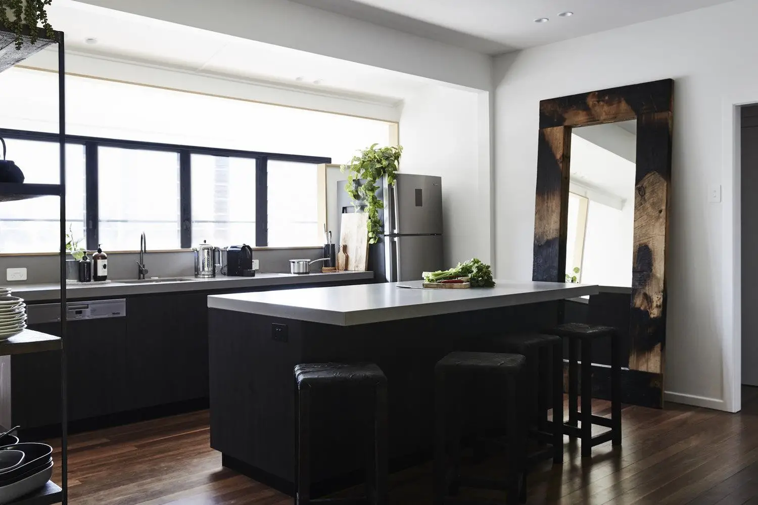 Byron Bay 海滩别墅 | 极简黑白风格设计-5