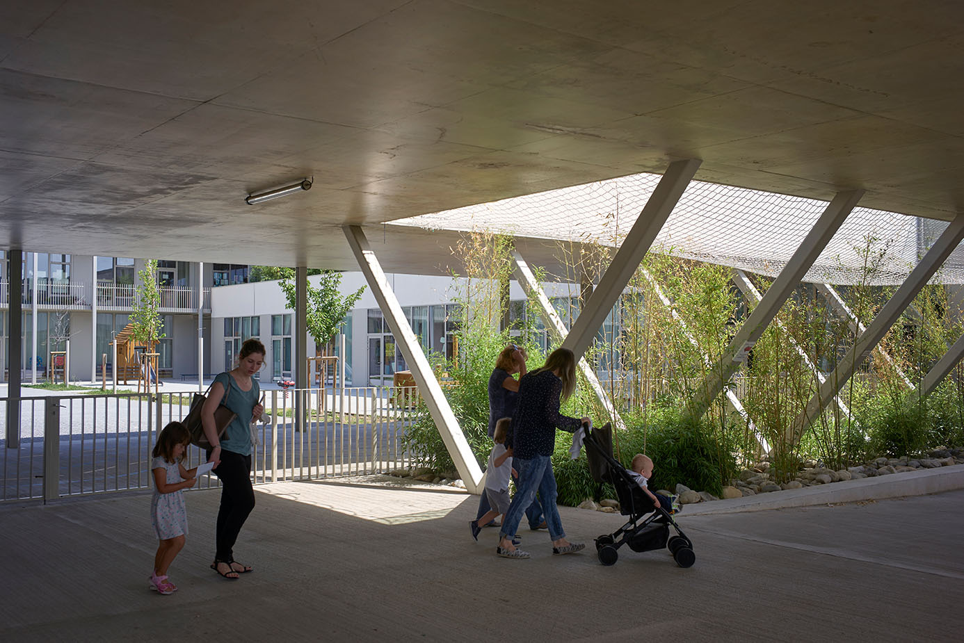 法国 Pomme de Pin 学校建筑群 | 室内景观丰富，融入自然-47